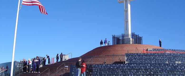 The cross at Mt. Soledad War Memorial will remain